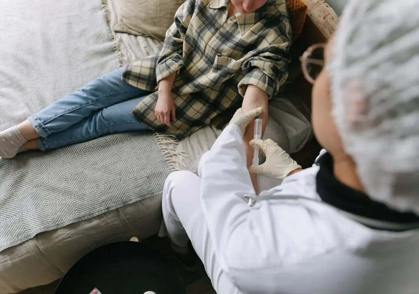 Terapia uzależnień Białystok: rozmowa terapeutyczna na kanapie